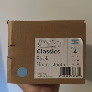 “Brand New” Toms Classic Black Houndstooth Youth 4